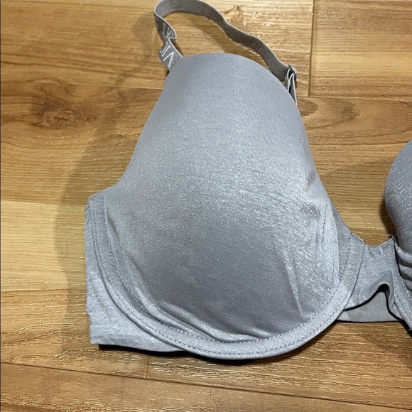Victoria's Secret Shimmering Light Gray Bra - Picture 2 of 5
